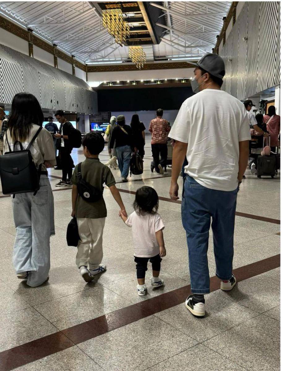 potret keluarga Omesh dan Dian Ayu (instagram.com/dianayulestari)