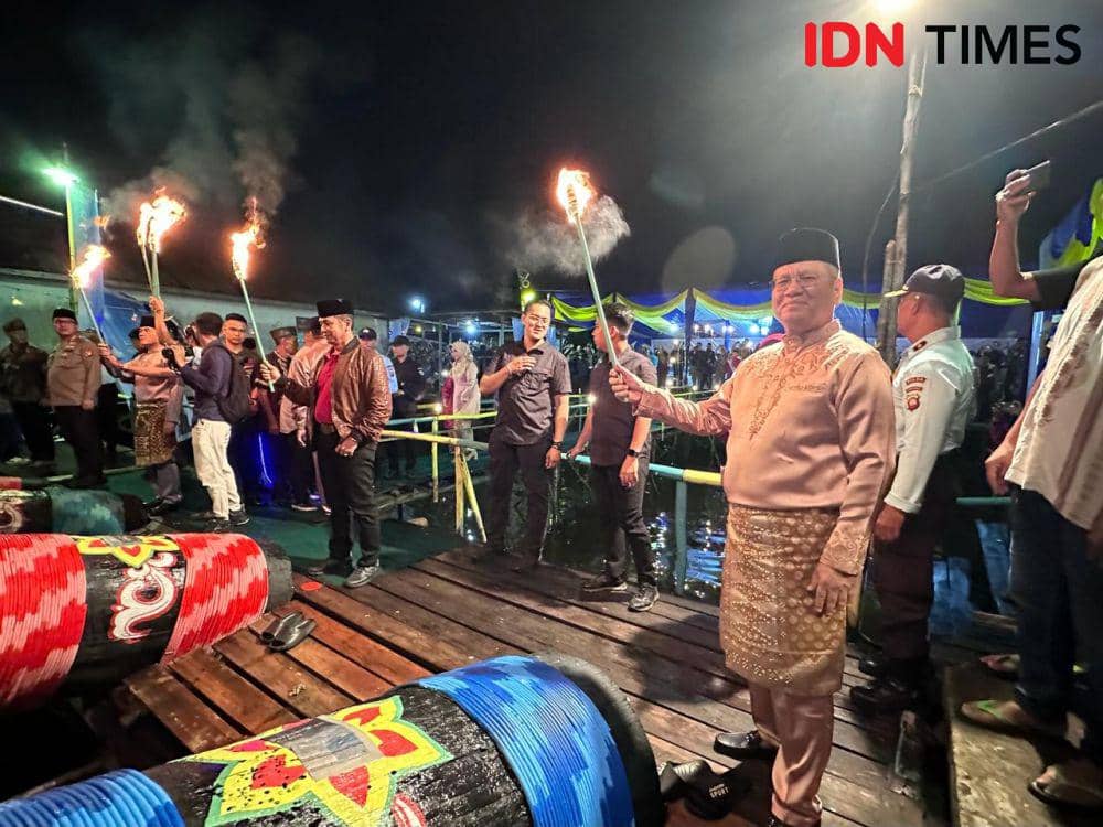 Meriam karbit adalah permainan tradisional di Pontianak untuk perayaan tertentu. (IDN Times/Teri).