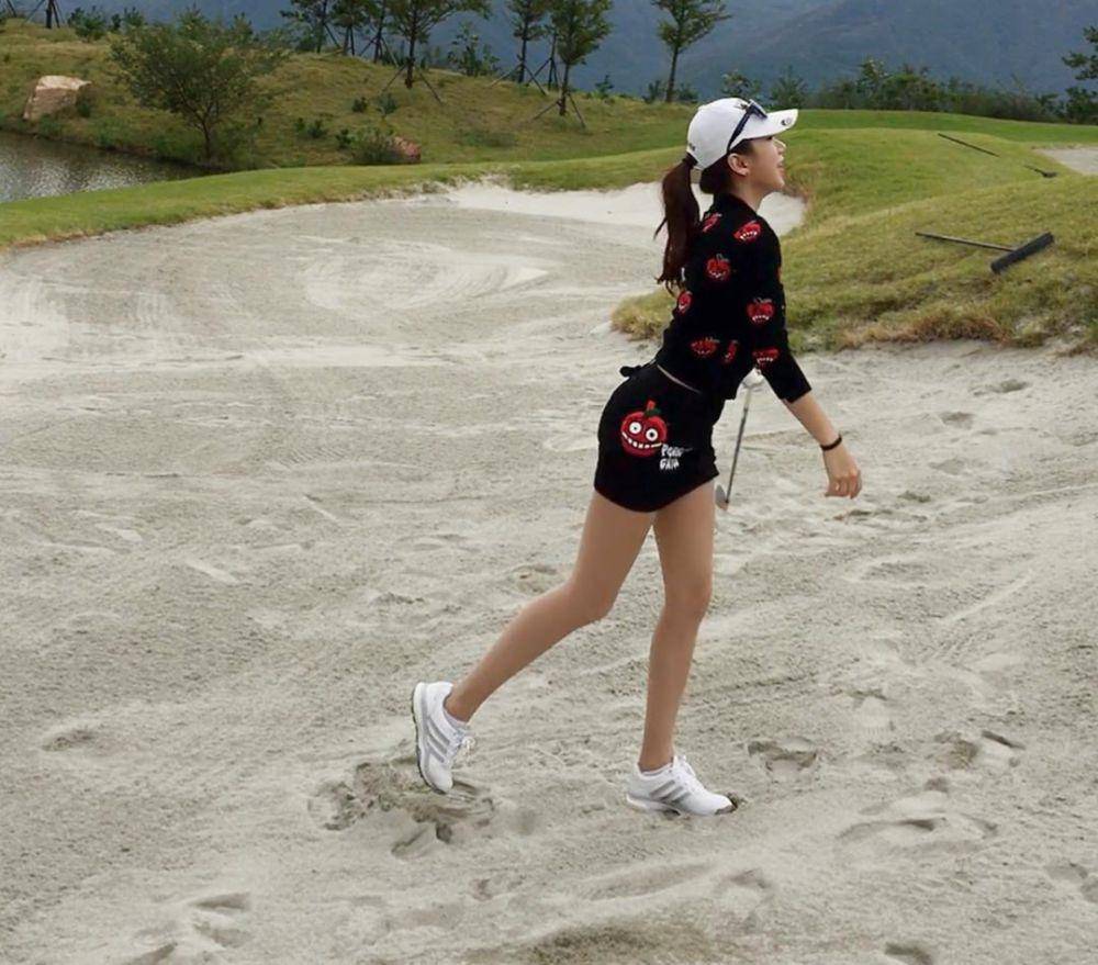 Ye Jung Hwa (instagram.com/yejunghwa)