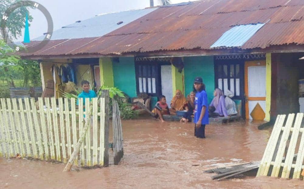 Foto saat banjir terjang Desa Nggembe (Dok/BPBD Kabupaten Bima)