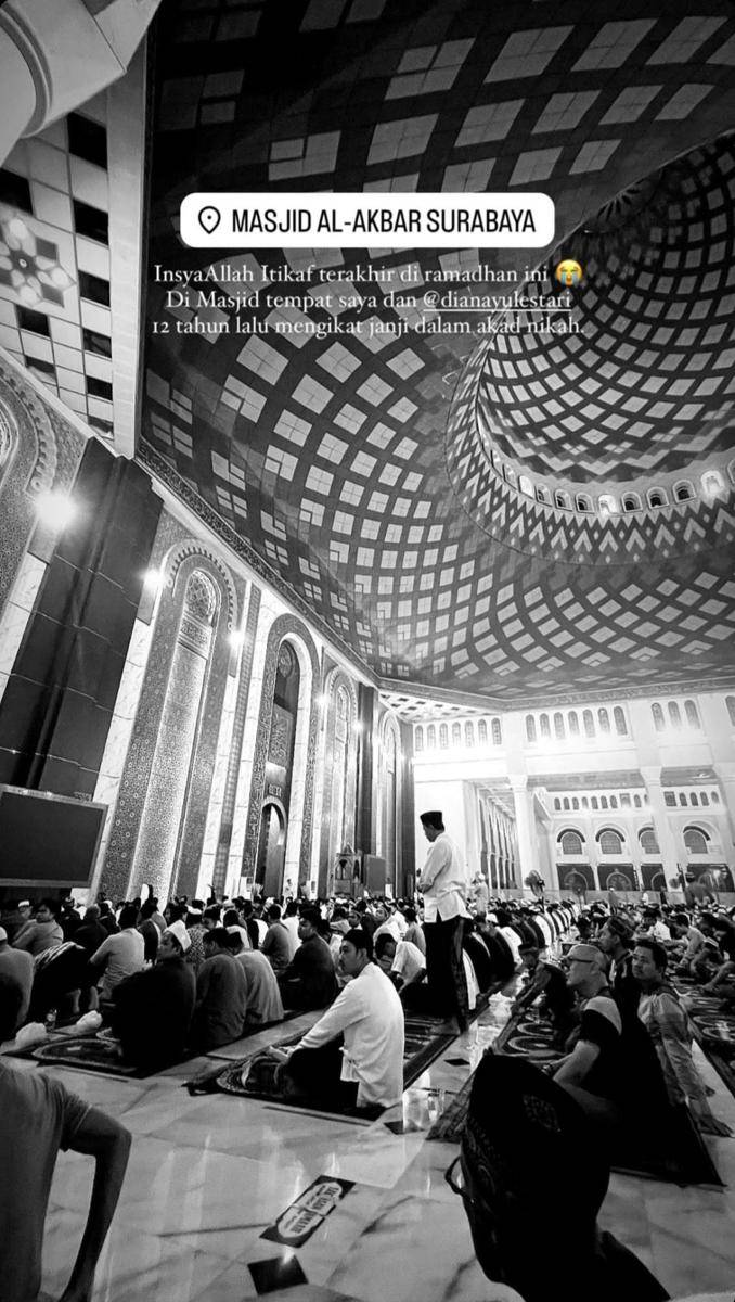 potret Ananda Omesh iktikaf (instagram.com/omeshomesh)