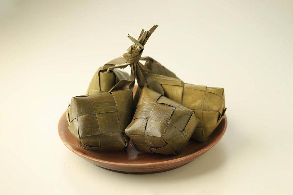 ilustrasi ketupat (vecteezy.com/ikarahma)