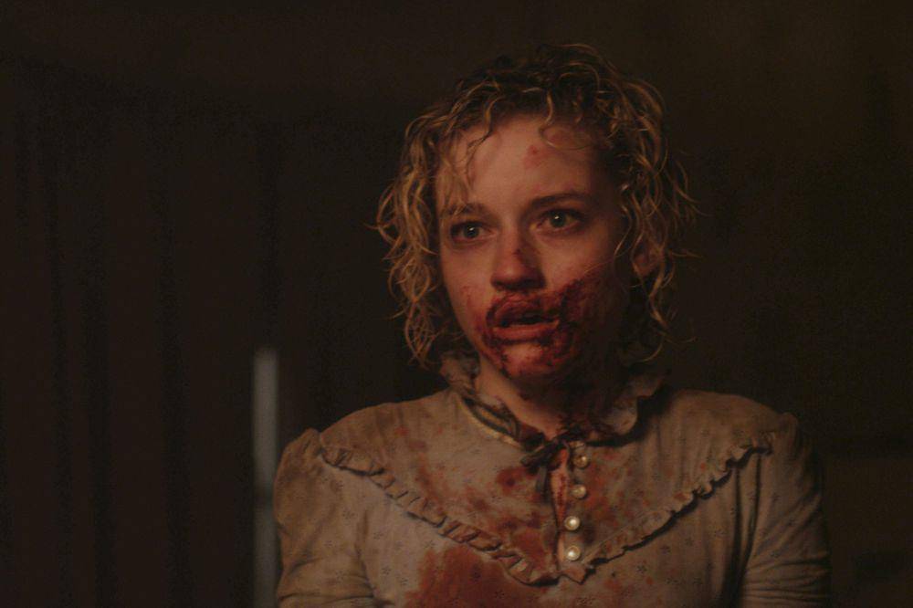Julia Garner dalam film We Are What We Are (dok. Entertainment One/We Are What We Are)