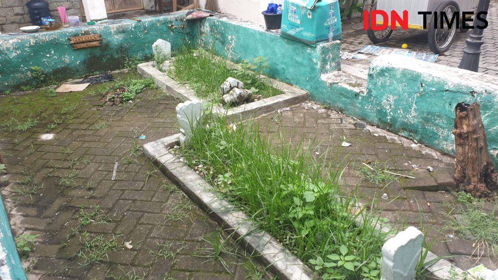 Jejak Makam Tua di Tengah Kampung Peneleh