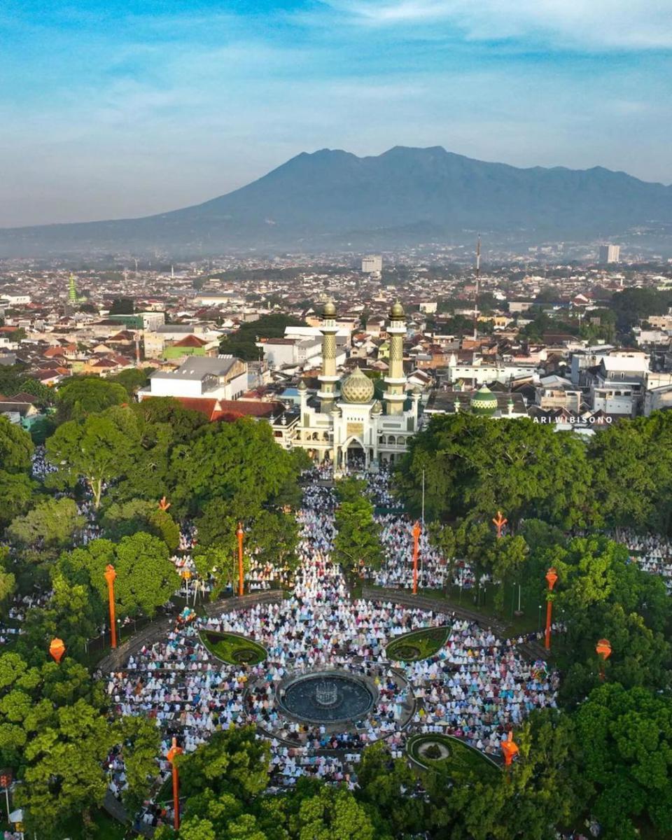 Potret Toleransi, Jamaah Salat Id di Kota Malang Meluber ke Gereja