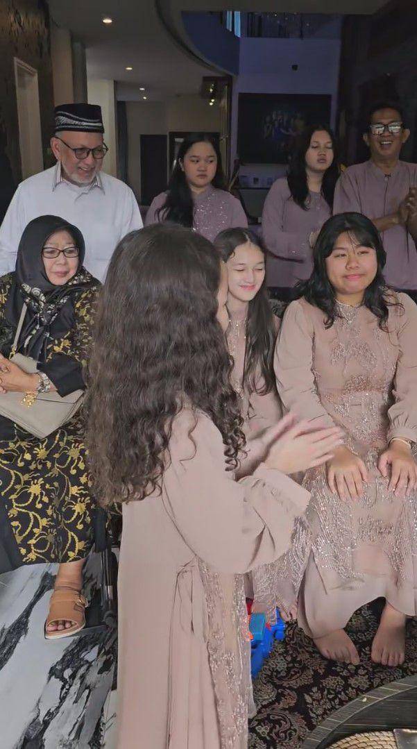 potret perayaan ultah ke-18 Ara anak Ussy (instagram.com/ussypratama)