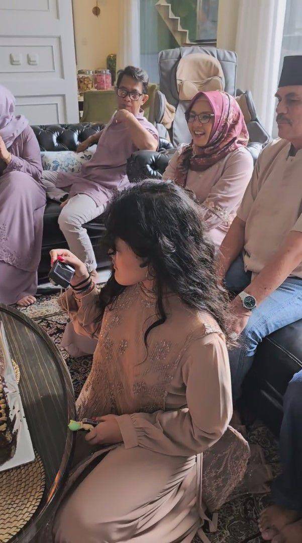 potret perayaan ultah ke-18 Ara anak Ussy (instagram.com/ussypratama)