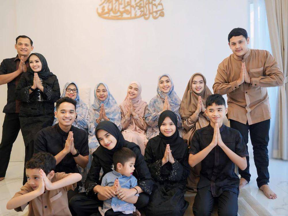 potret keluarga Oki Setiana Dewi (instagram.com/okisetianadewi)