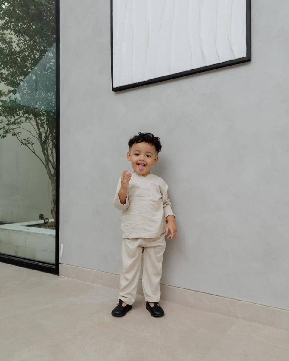 potret buah hati Aghnia Punjabi (instagram.com/emyaghnia)