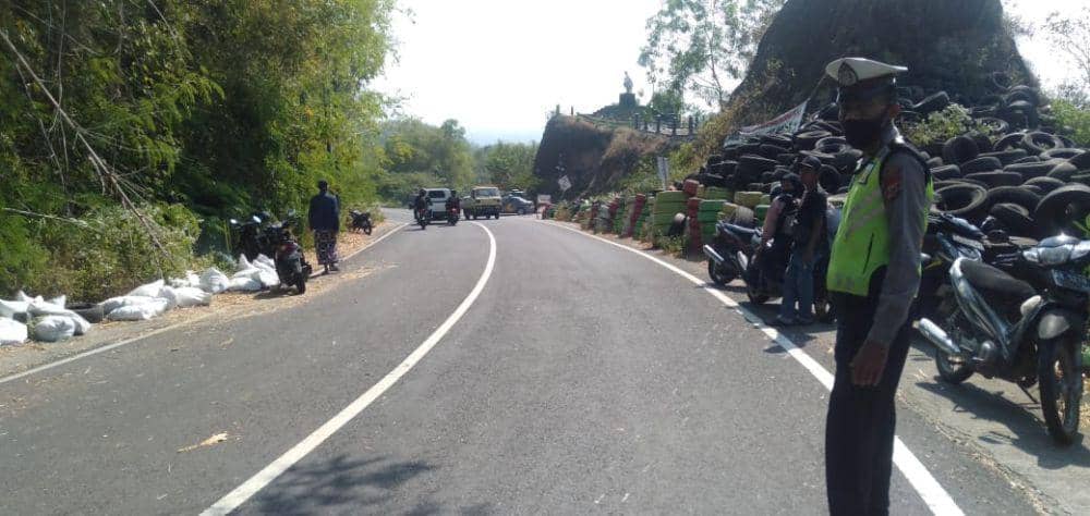 Jalan Imogiri-Mangunan yang rawan kecelakaan.(IDN Times/Daruwaskita)