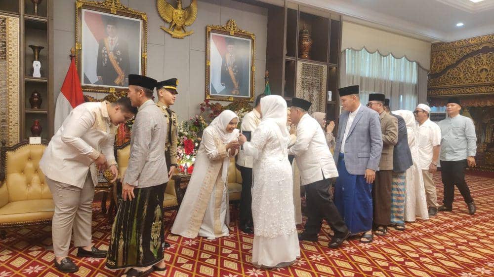 PJ Gubernur Sumsel melakukan open house di kediaman Griya Agung Palembang (Dok: istimewa)
