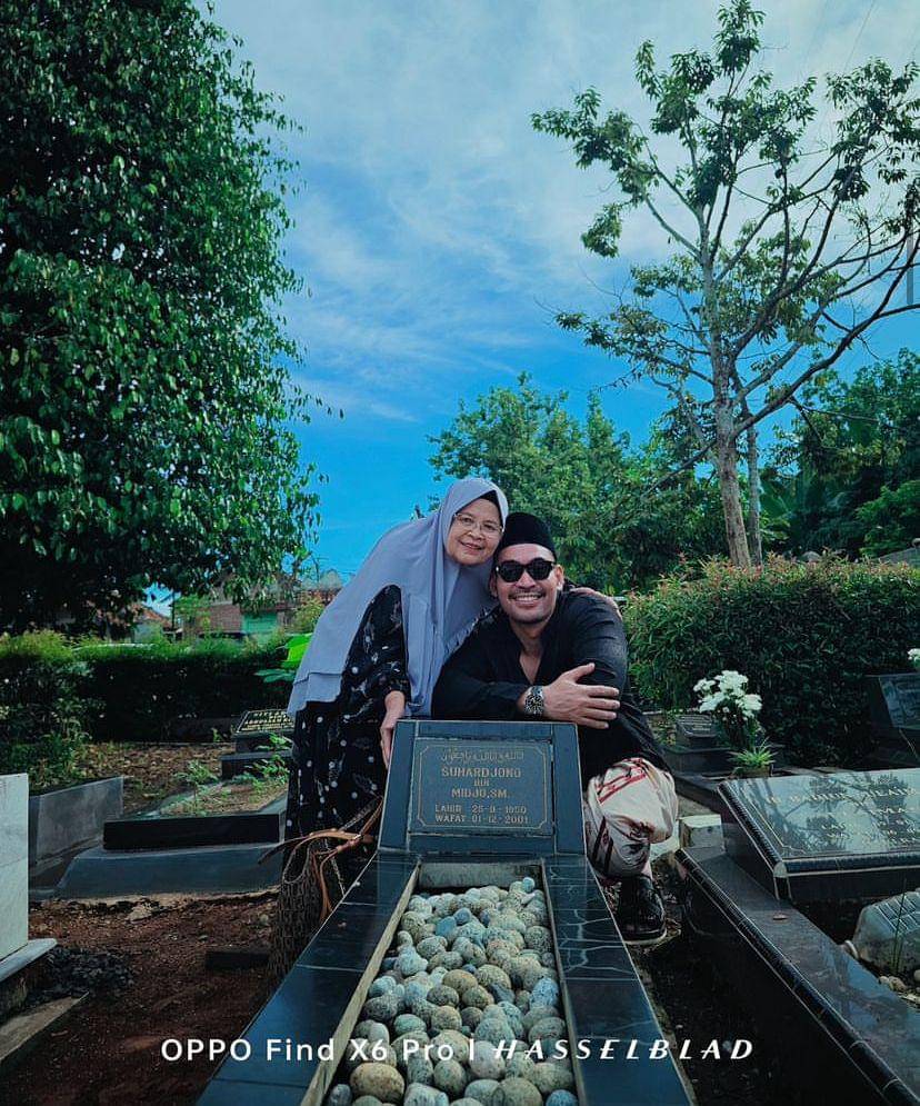 potret artis ziarah di hari pertama Lebaran 2024 (Instagram.com/robbypurba)