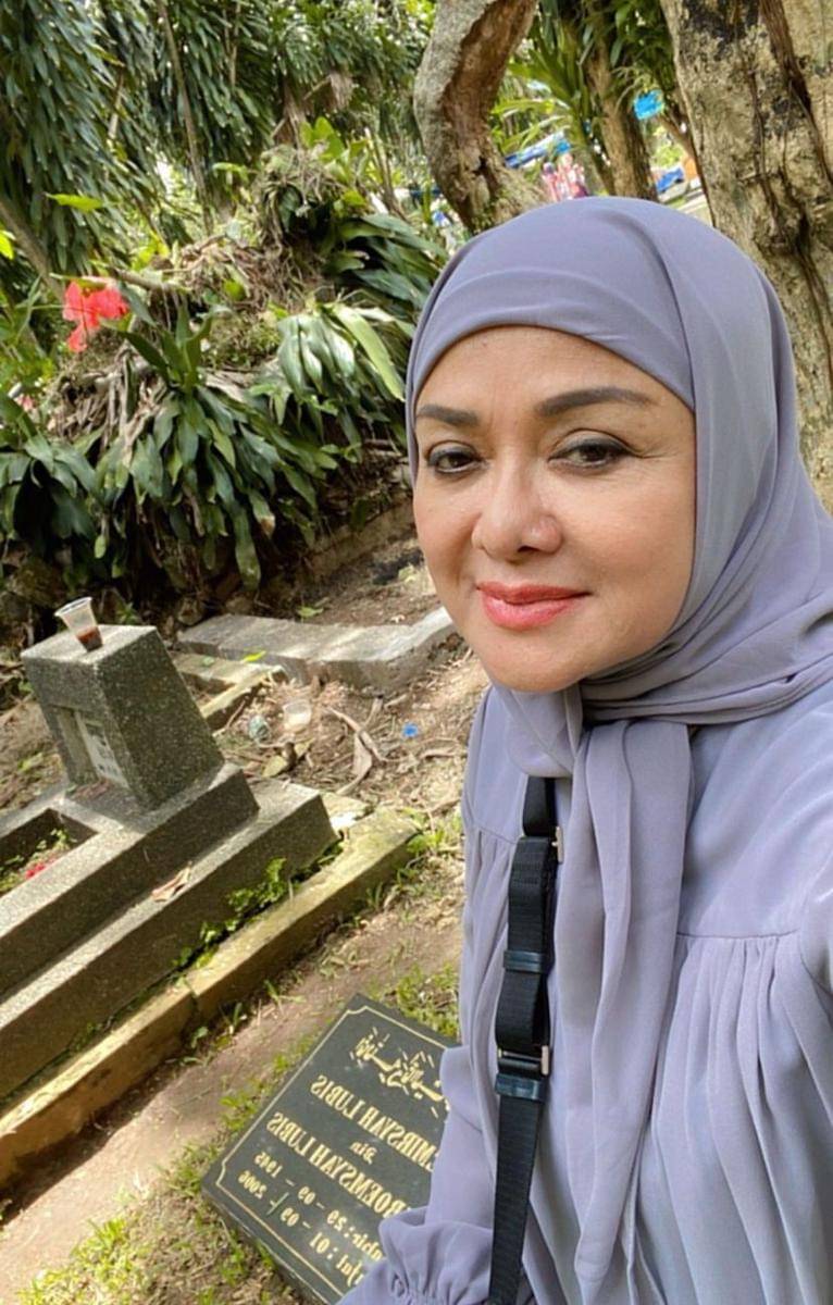 potret artis ziarah di hari pertama Lebaran 2024 (Instagram.com/official.bethariasonata)