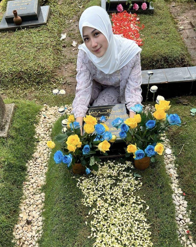 potret artis ziarah di hari pertama Lebaran 2024 (Instagram.com/tamarastyasmara)