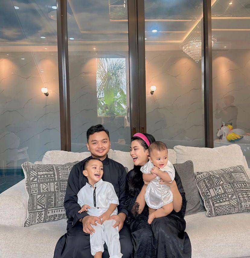 potret artis rayakan Lebaran 2024 bersama mantan suami/istri (Instagram.com/real.hanummega)