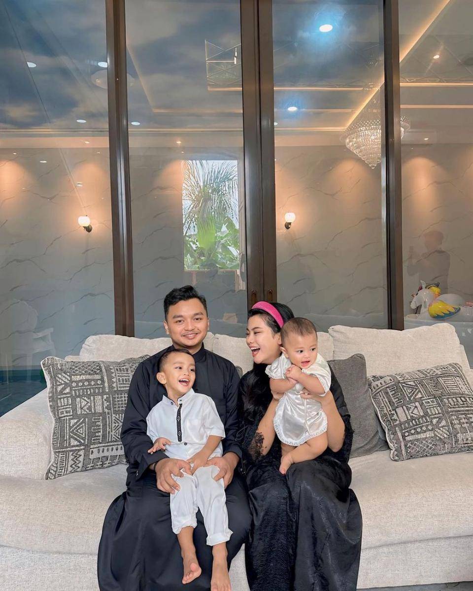 Momen Hanum Mega Rayakan Lebaran Pertama dengan Mantan Suami (Instagram.com/real.hanummegaa)