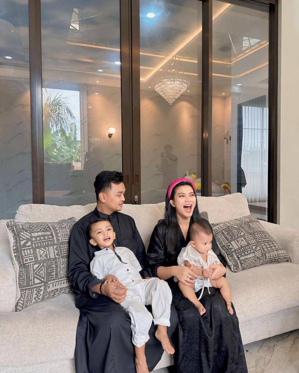 Momen Hanum Mega Rayakan Lebaran Pertama dengan Mantan Suami (Instagram.com/real.hanummega)