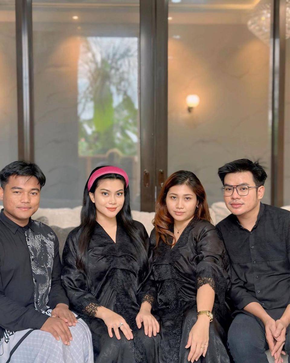 Momen Hanum Mega Rayakan Lebaran Pertama dengan Mantan Suami (Instagram.com/real.hanummega)