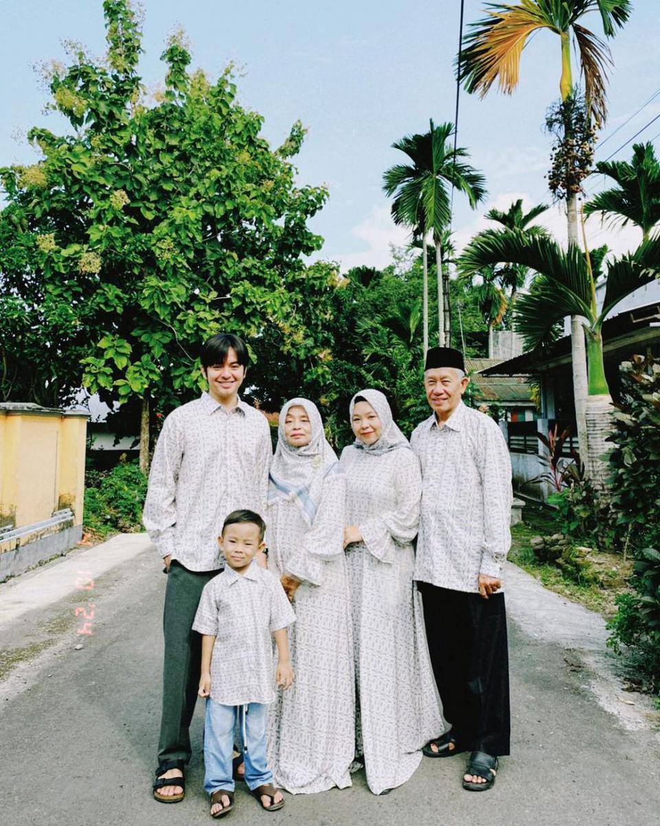 Gaya Artis Pria Saat Merayakan Idulfitri 2024 (Instagram.com/angga)