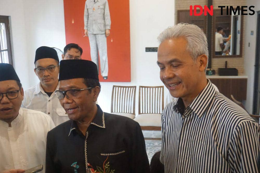 Ganjar Pranowo menggelar open house Idul Fitri 1445 H di kediaman barunya, daerah Wedomartani, Ngemplak, Sleman, hari ini Rabu (10/4/2024). (IDNTimes/Tunggul Damarjati)