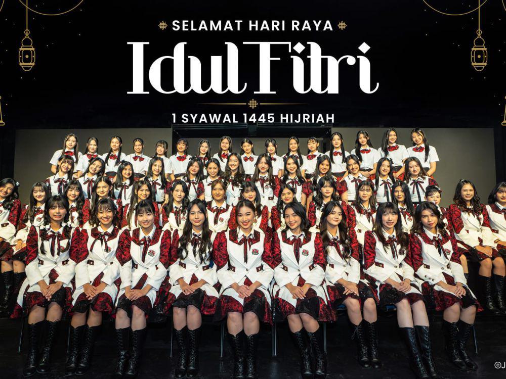 15 Member JKT48 Unggah Foto Kenakan Mukena di Hari Raya, Menawan!