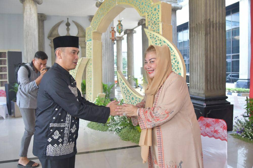 Wali Kota Semarang, Hevearita Gunaryanti Rahayu menggelar open house untuk merayakan Hari Idul Fitri 1445 Hijriyah di Balai Kota Semarang, Rabu (10/4/2024). (dok. Pemkot Semarang)