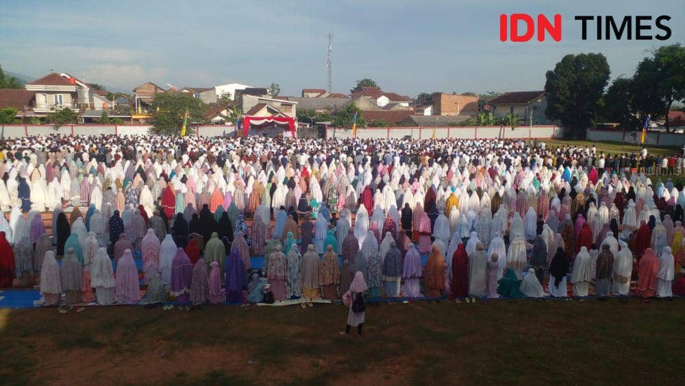Wali Kota Eva Dwiana Salat Id di Lapangan Way Dadi, Titip Pesan Khusus