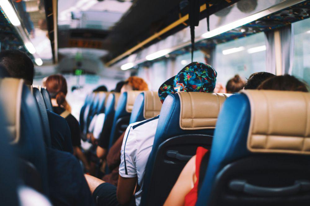 5 Tips Tidur Nyaman di Bus, Bisa Cegah Lelah!