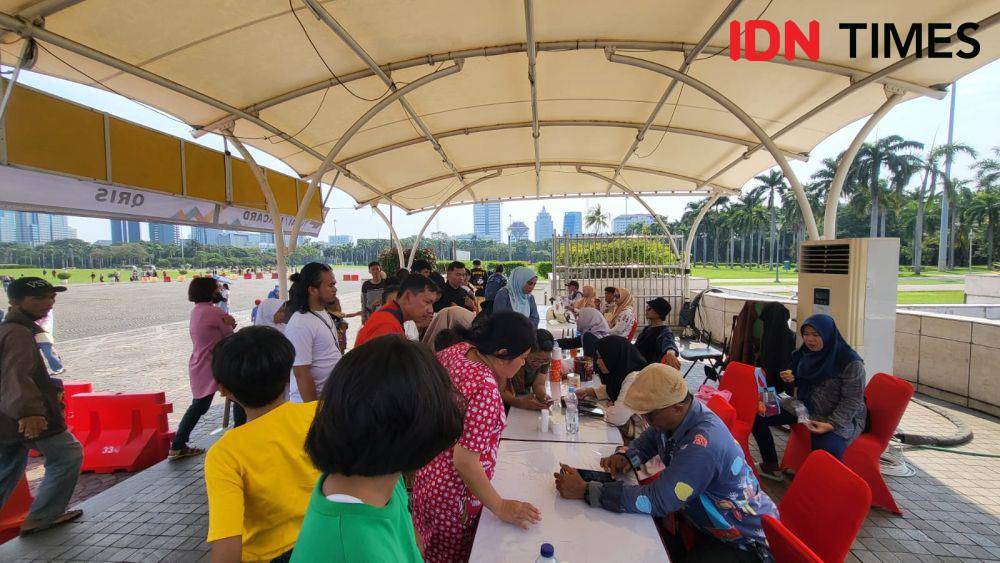 Pengunjung Monas pada libur Lebaran, Kamis (11/4/2024) (IDN Times/Ridwan Aji Pitoko)
