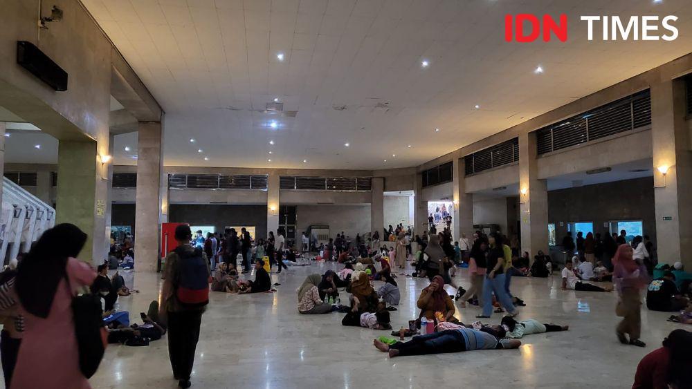 Gagal ke Puncak Monas, Malah Rebahan di Museum