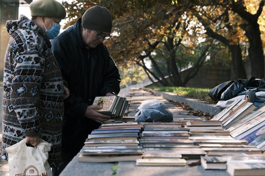 ilustrasi jual-beli buku bekas (pexels.com/Алексей Васильев)