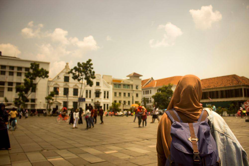 ilustrasi berwisata di Kota Tua Jakarta (unsplash.com/kolection)