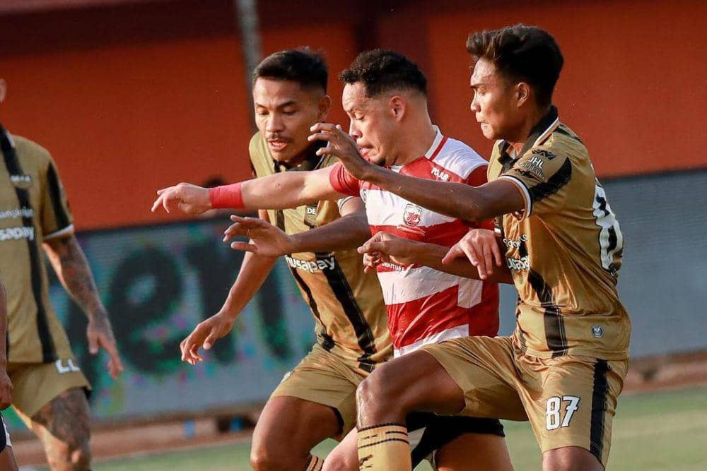 Madura United dalam laga menghadapi Dewa United pada putaran pertama Liga 1 2023/2024. (instagram.com/maduraunited.fc)
