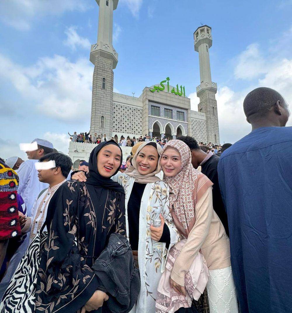 Potret Xaviera Putri, Bila, dan Ayana Moon (Instagram.com/xavieraaputri)
