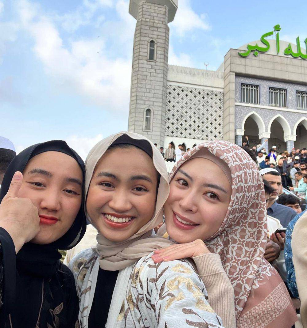 Potret Xaviera Putri, Bila, dan Ayana Moon (Instagram.com/xavieraaputri)