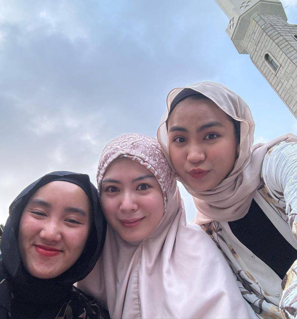 Potret Xaviera Putri, Bila, dan Ayana Moon (Instagram.com/xavieraaputri)