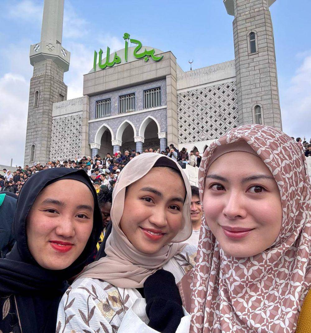 Potret Xaviera Putri, Bila, dan Ayana Moon (Instagram.com/xavieraaputri)
