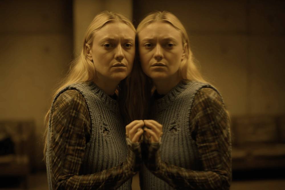 Dakota Fanning dalam film The Watchers (dok. Warner Bros. Pictures/The Watchers)