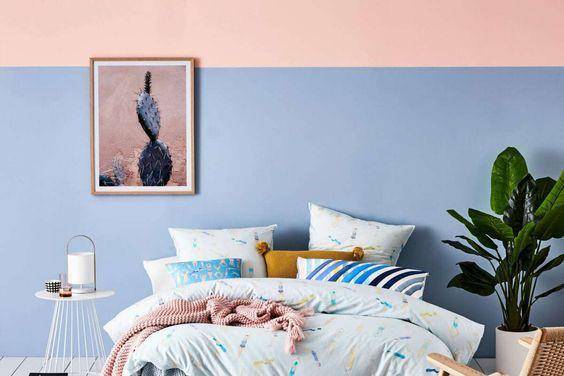 Ilustrasi kombinasi cat warna pink dan biru muda (Pinterest/TLC Interiors)