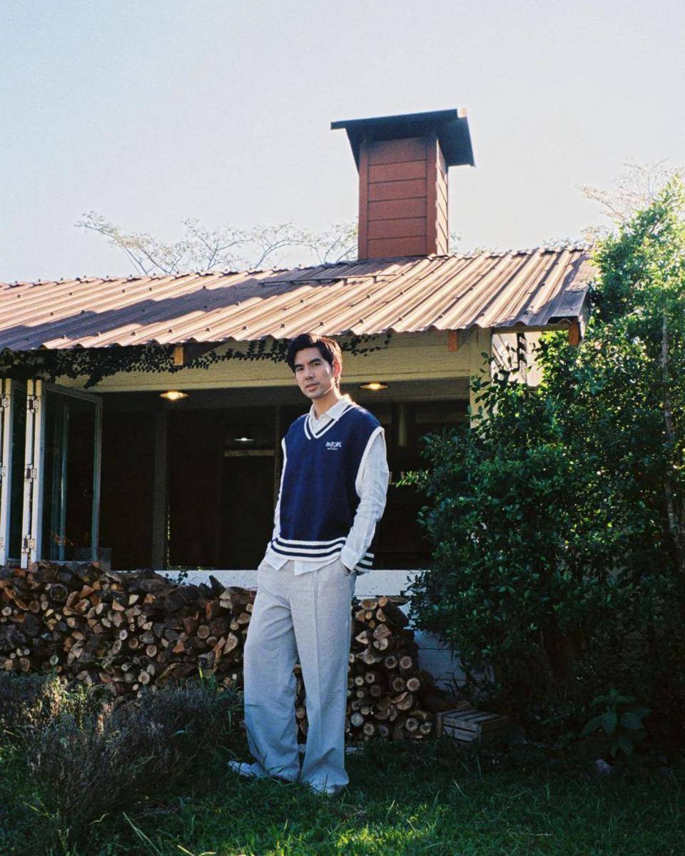 outfit monokrom style (instagram.com/terchantavit)