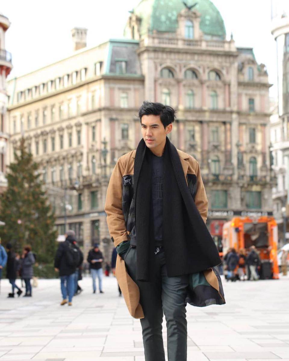outfit monokrom (instagram.com/terchantavit)