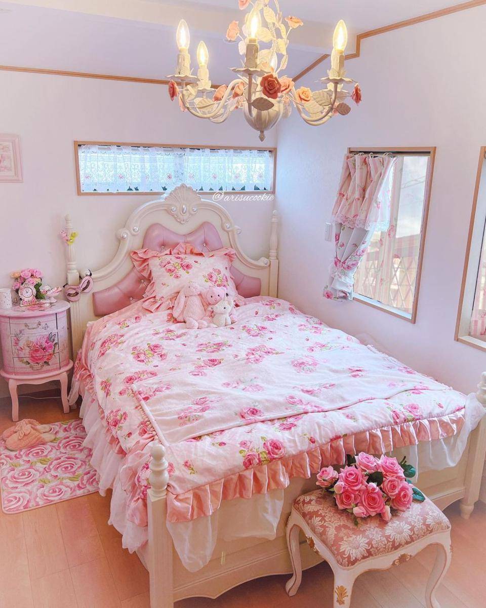 kamar tidur serba pink (instagram.com/arisucookie)