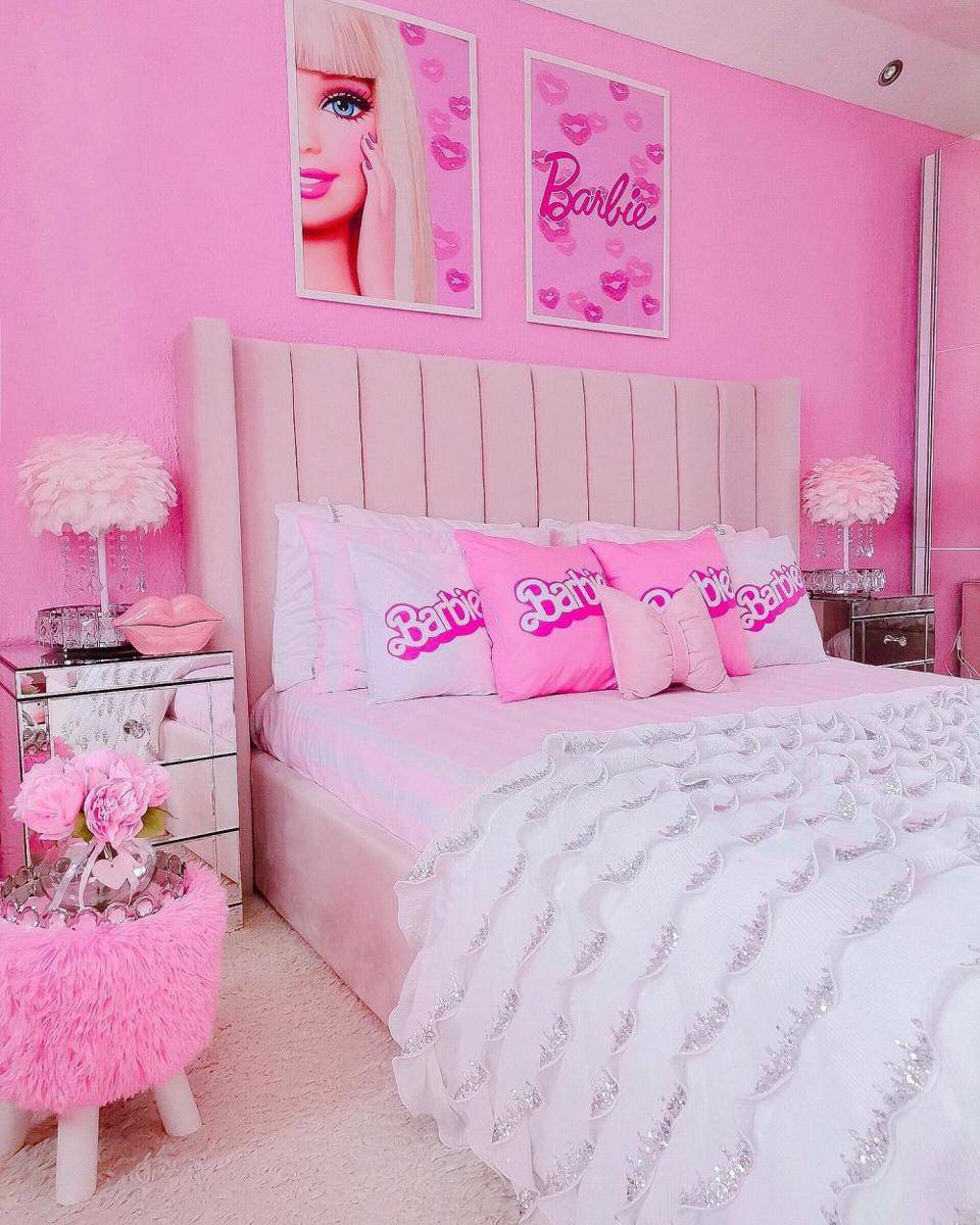kamar tidur serba pink (instagram.com/barbieandie)
