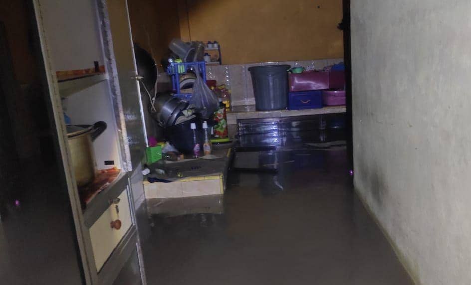 Puluhan rumah warga di desa Jungke Kecamatan Karas terendam banjir luapan sungai yang menyempit. IDN Times/ Istimewa