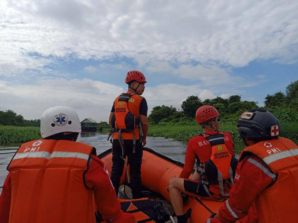 Pria Mabuk di Palembang Diduga Jatuh ke Sungai Borang