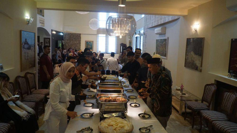 Tersedia makanan khas Lebaran (KBRI Bucharest)