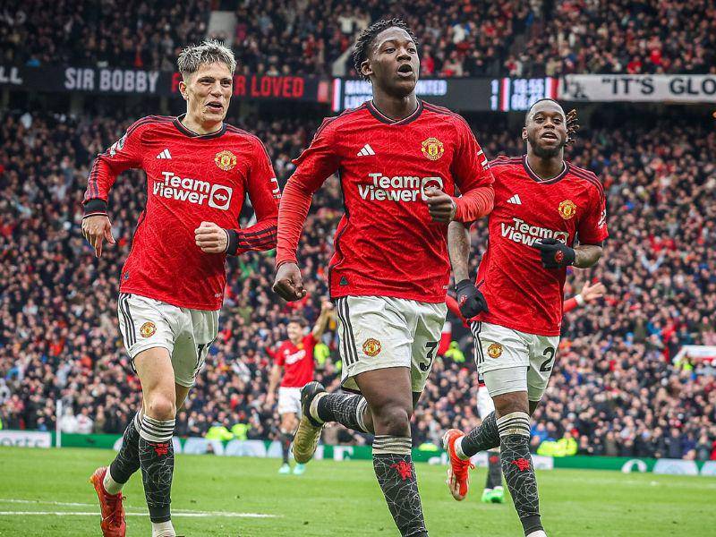 Kobbie Mainoo setelah berhasil mencetak gol melawan Liverpool (07/04/2024). (twitter.com/ManUtd)