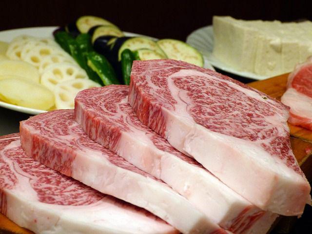 Karantina Kaltim Musnahkan Daging Babi dari Malaysia dan Singapura