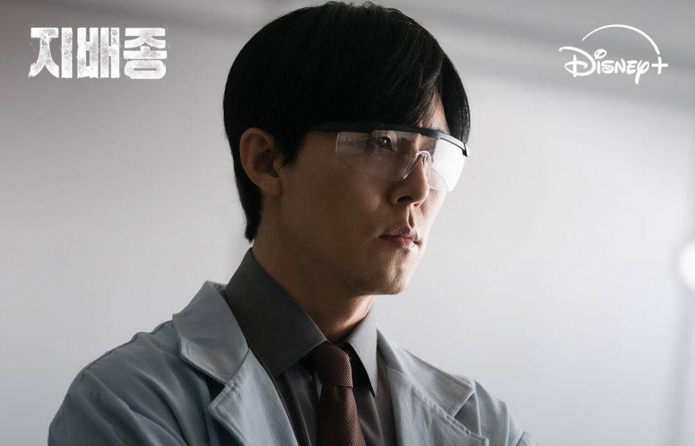 Lee Mu Saeng di drama Blood Free (dok. Disneyplus/Blood Free)