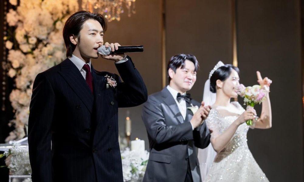 7 Potret Donghae SuJu di Pernikahan Kakaknya, Didoain Cepat Nyusul